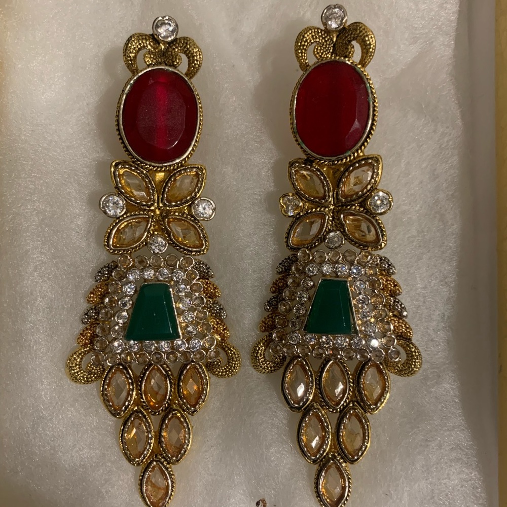 Beautiful traditional Indian/Pakistani earrings